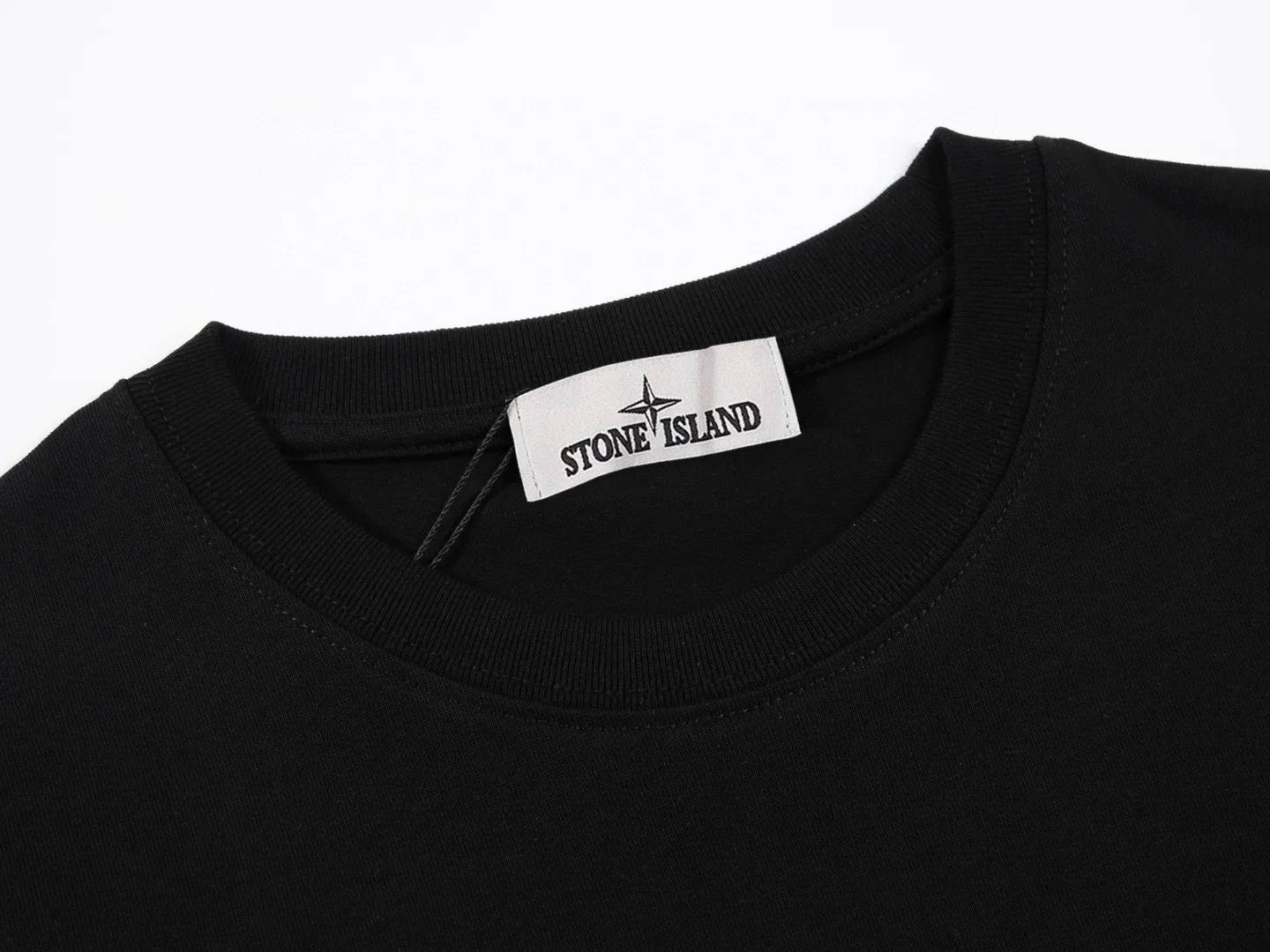 P150 STONE ISLAND Stone Island solid color logo, available at the counter, original order, fashionable and casual round neck short-sleeved T-shirt, the upper body is very unique! Eye-catching and bright, imported original fabric, 🪡 craft letter pattern decorated logo, simple yet fashionable, classic atmosphere, comfortable and breathable, handsome and stylish upper body, 2️⃣ recommended colors, size: S-2XL